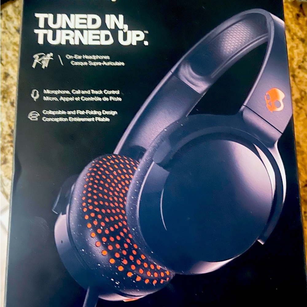 Brand new skull candy headphones